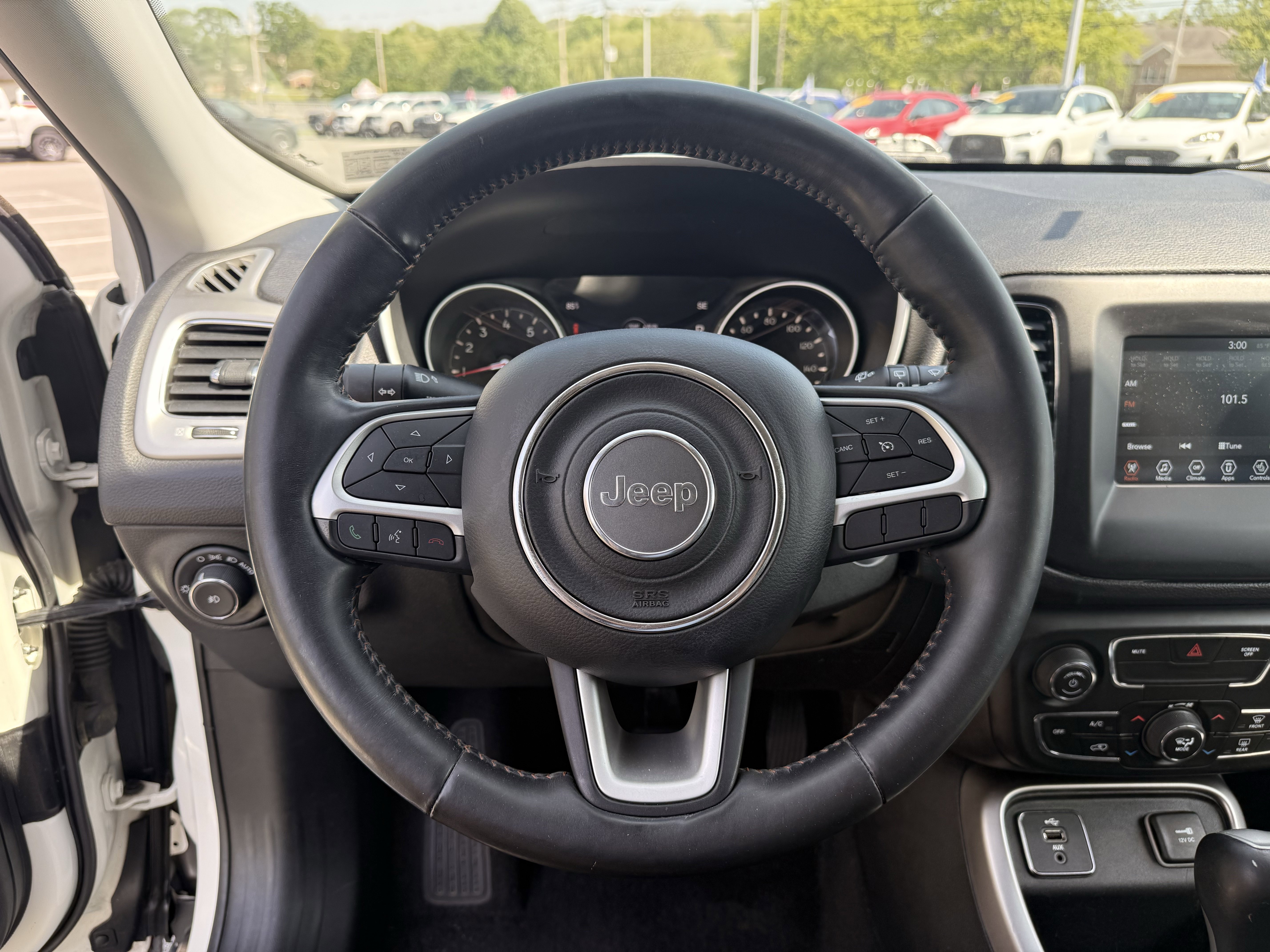 Used 2018 White Jeep Latitude image 16