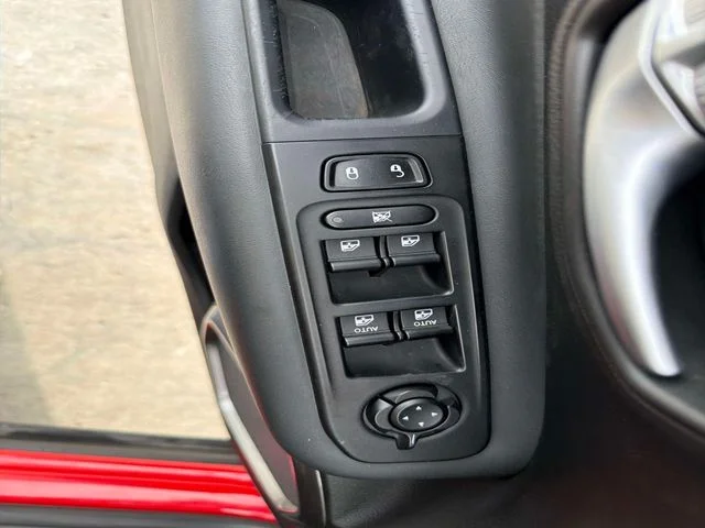 Used 2022 Red Jeep Latitude image 17