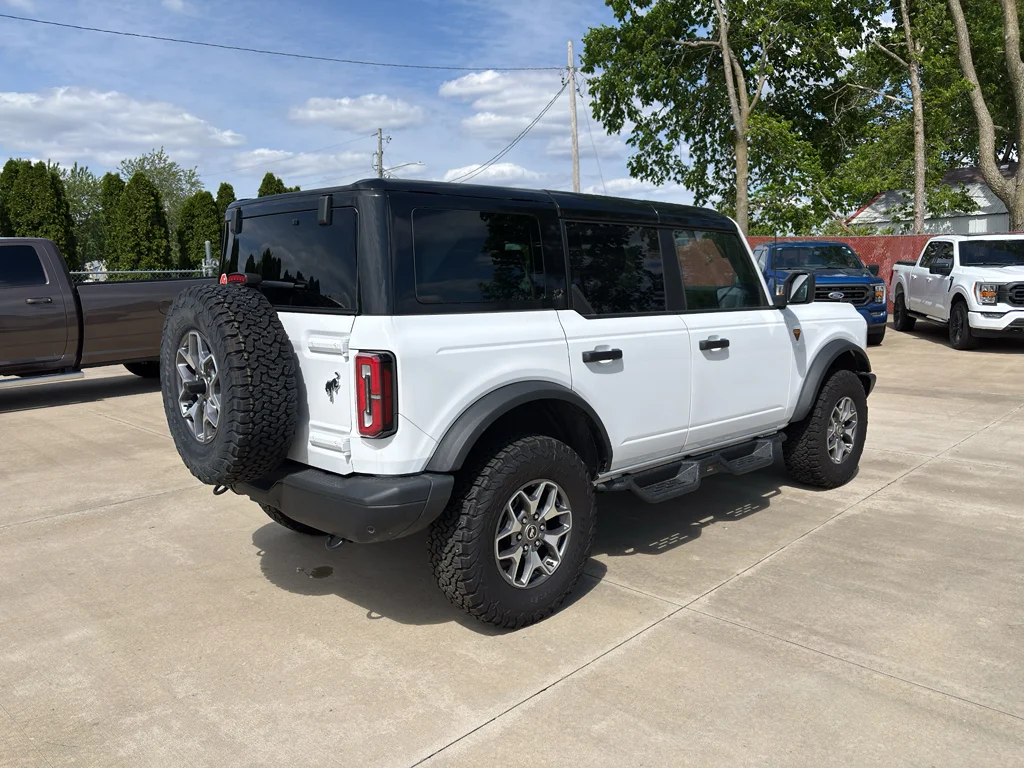 Used 2025 Oxford White Ford Badlands image 5