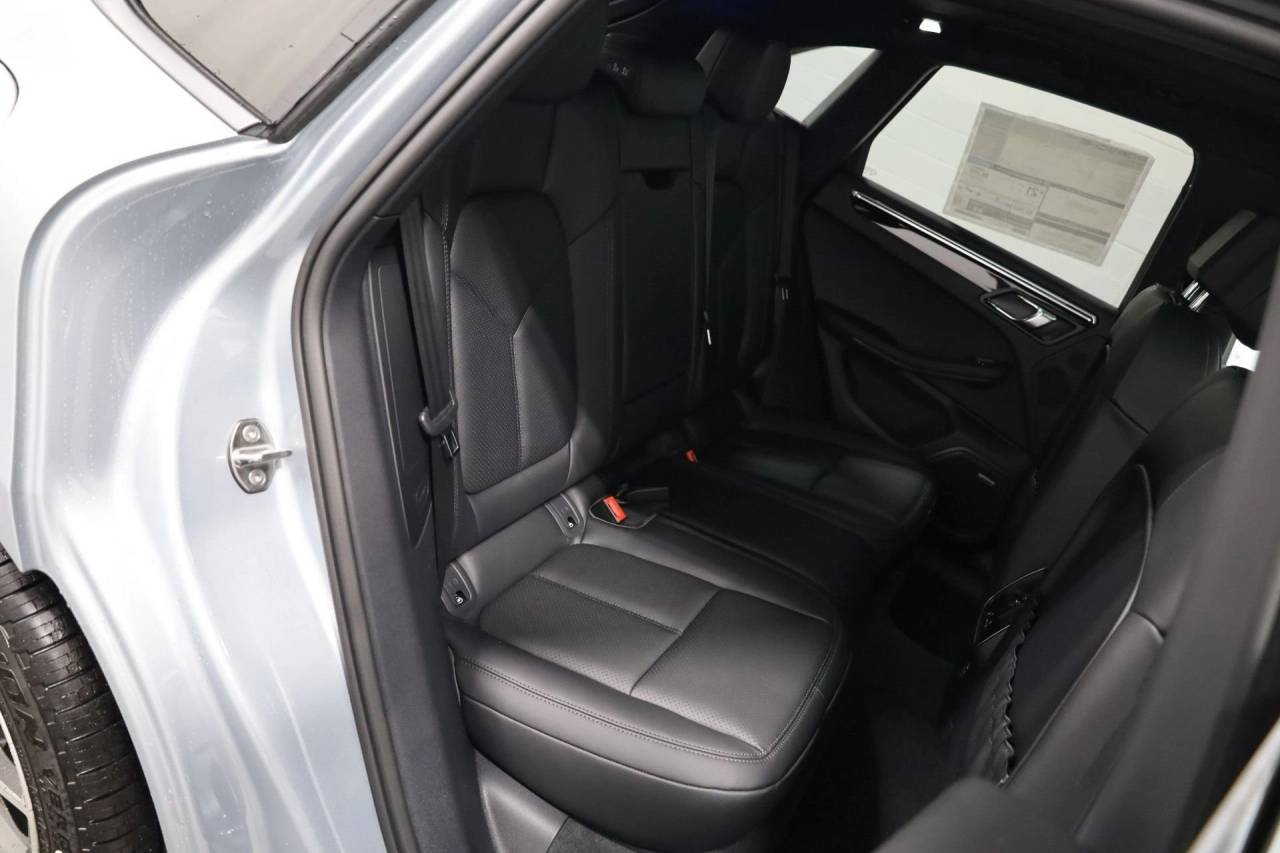 2026 Porsche Macan T - Photo 37