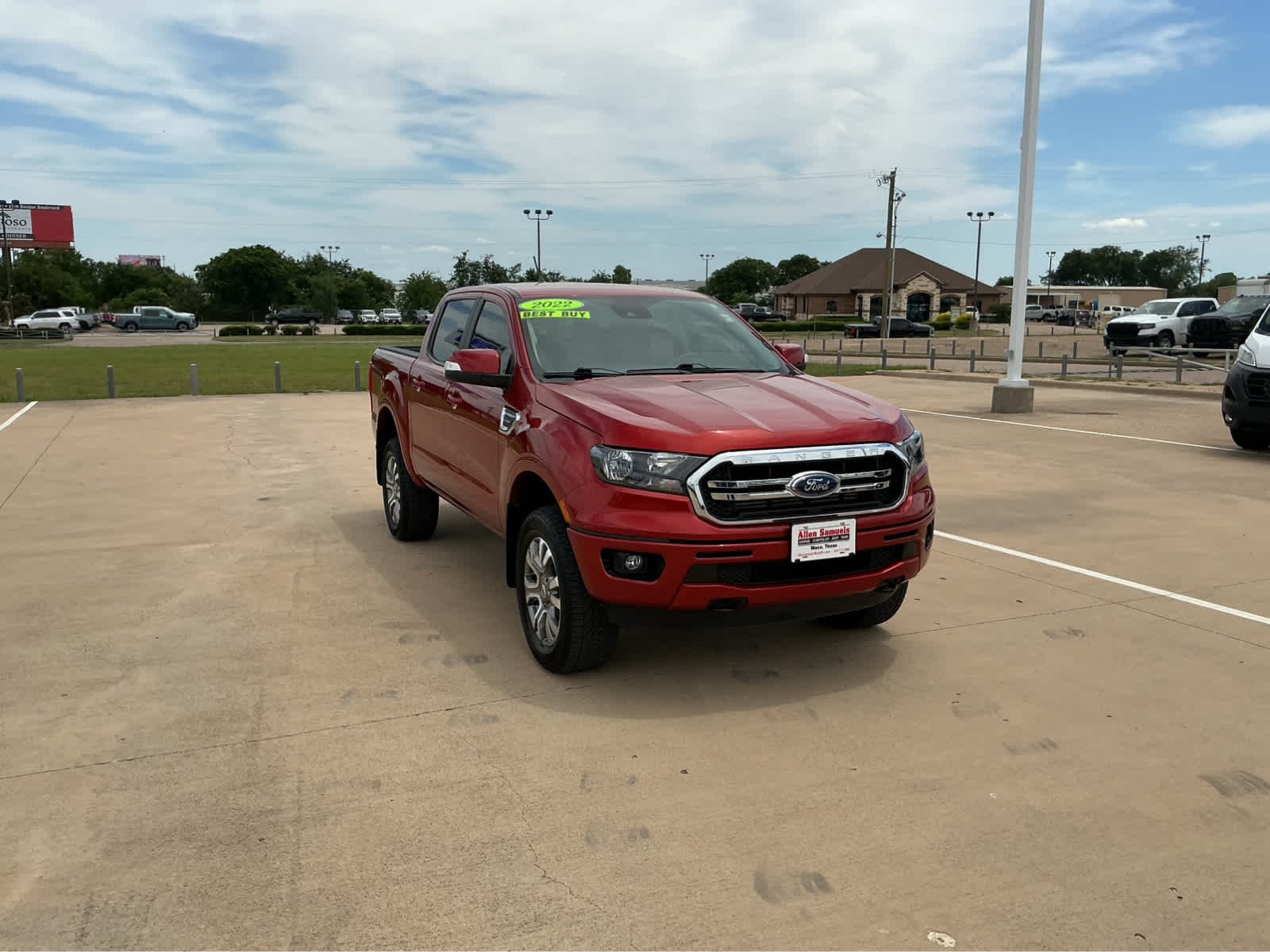 Used 2022 Hot Pepper Red Metallic Tinted Clearcoat Ford LARIAT image 4