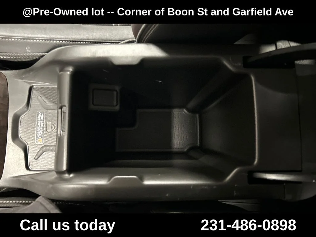 Used 2021 White GMC Denali image 28