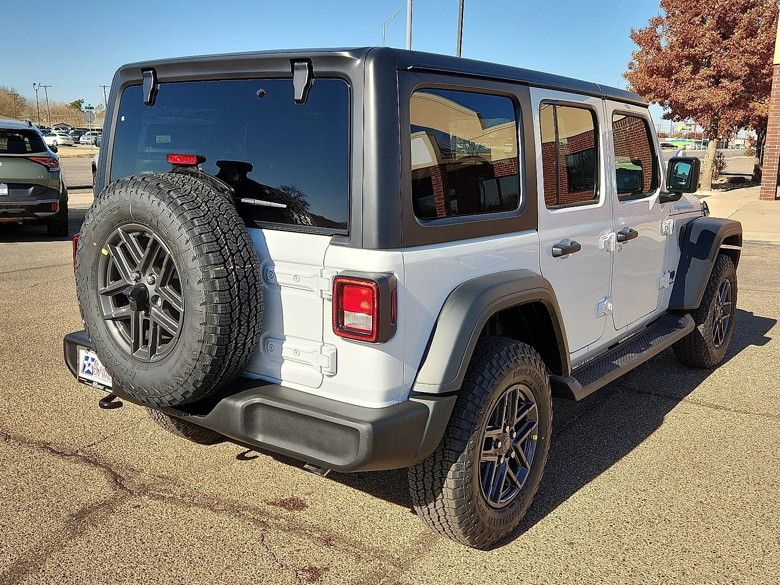 New 2026 PW7 Bright Whit Jeep 4-DOOR SPORT S image 4
