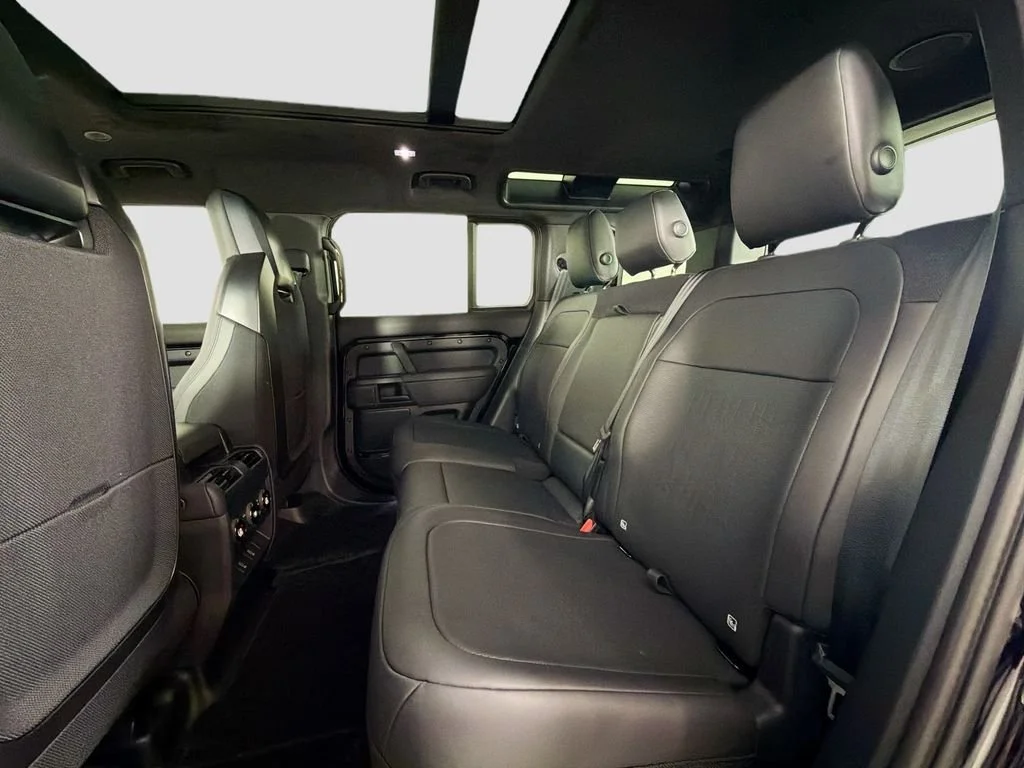 2026 Land Rover Defender OCTA Black - Photo 26