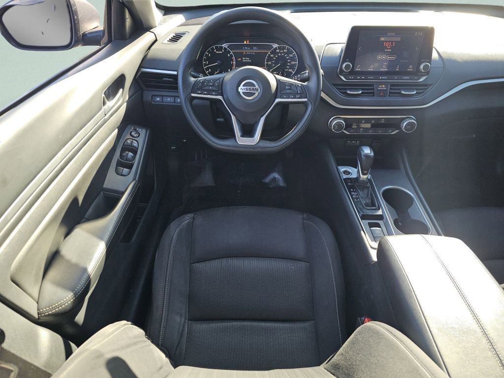 Used 2022 Gun Metallic Nissan 2.5 SV image 4