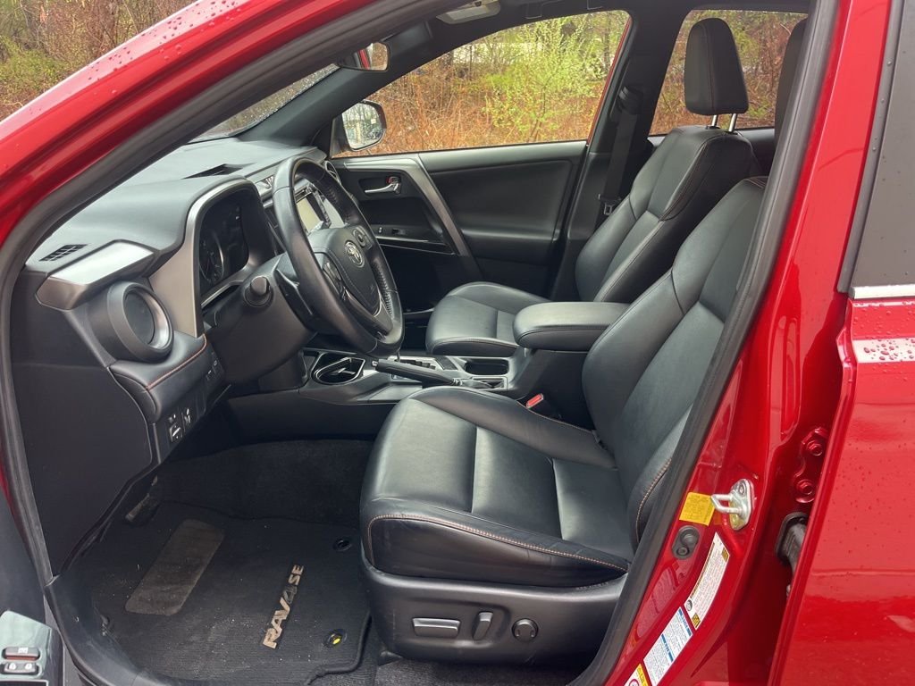 Used 2016 Barcelona Red Metallic Toyota SE image 17