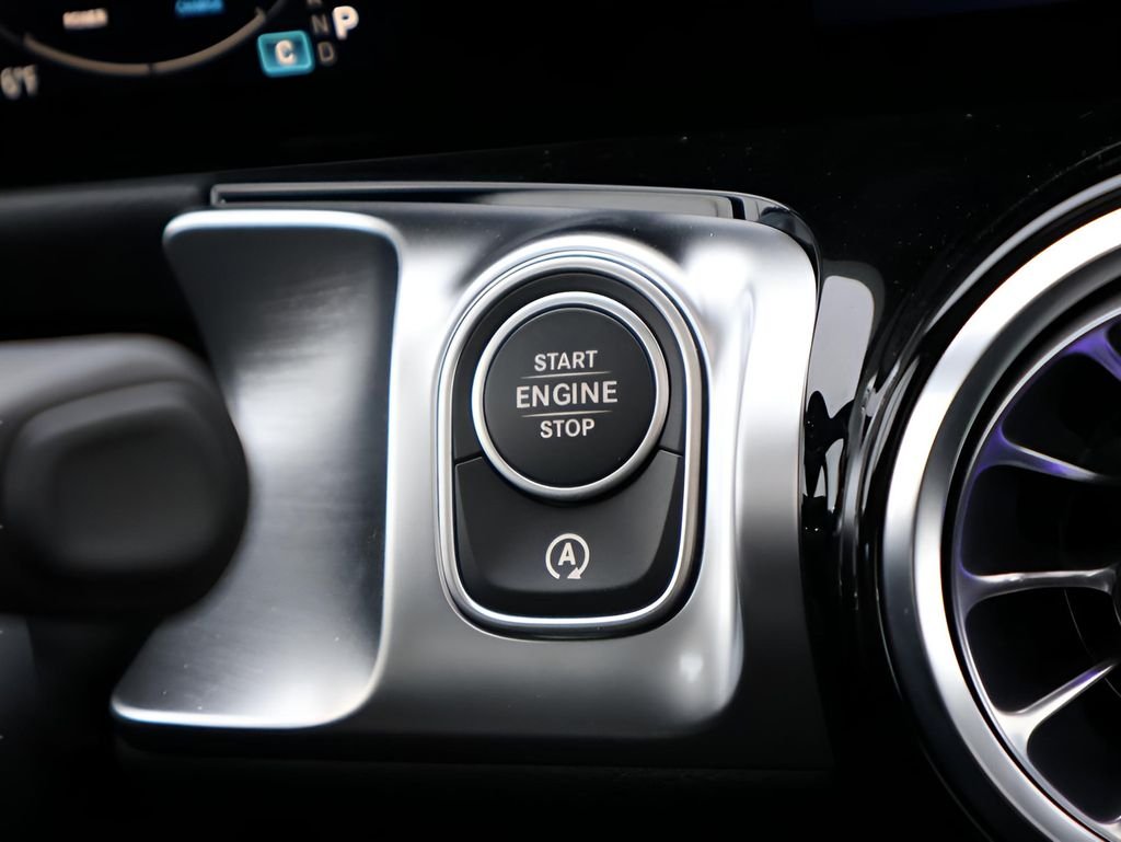 New 2026 Mountain Grey Metallic Mercedes-Benz GLB 250 image 28