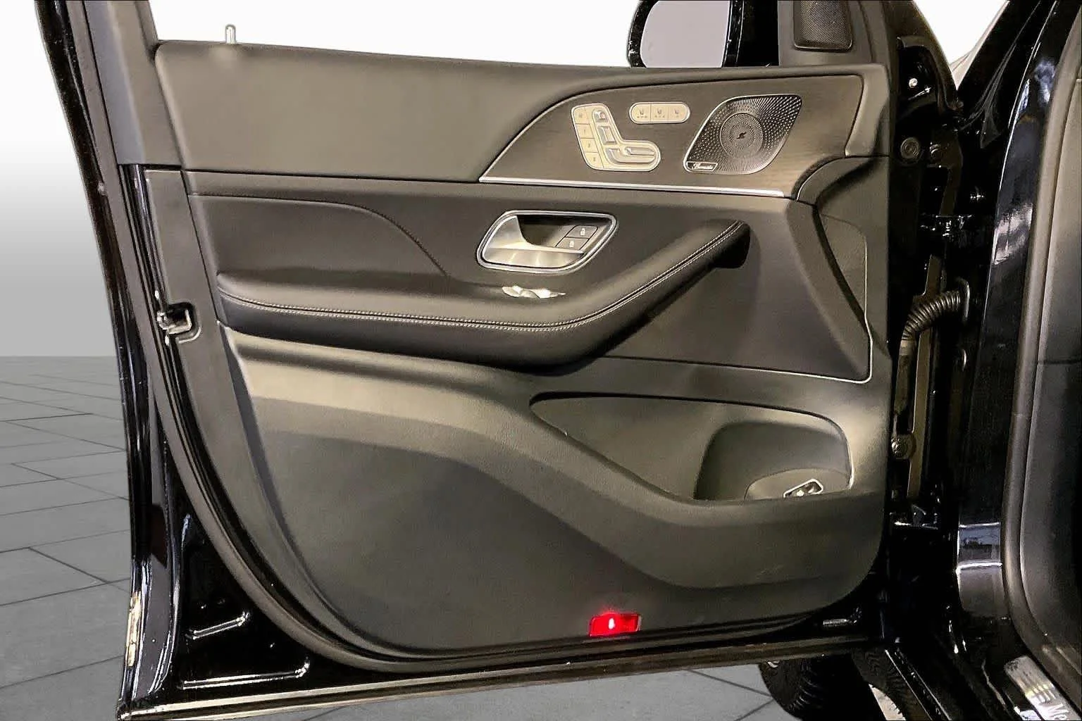 New 2027 Obsidian Black Metallic Mercedes-Benz GLE 450 image 11