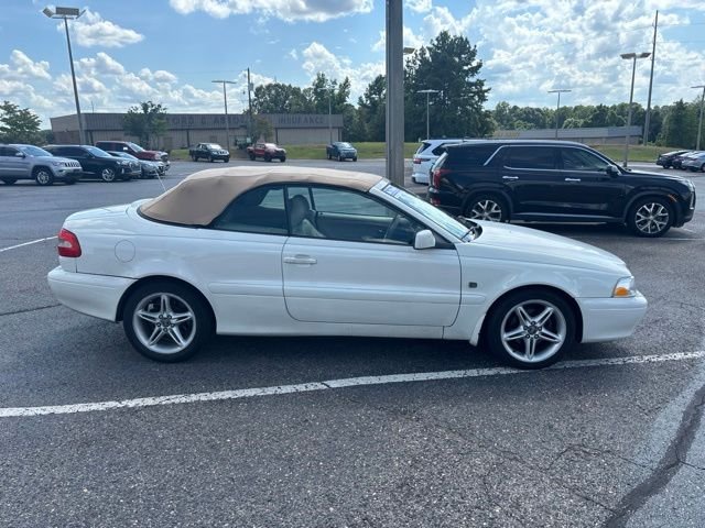 Used 1999 White Volvo Base image 2