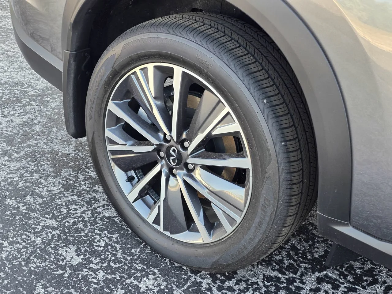 New 2027 GRAPHITE SHADOW INFINITI Luxe AWD image 8