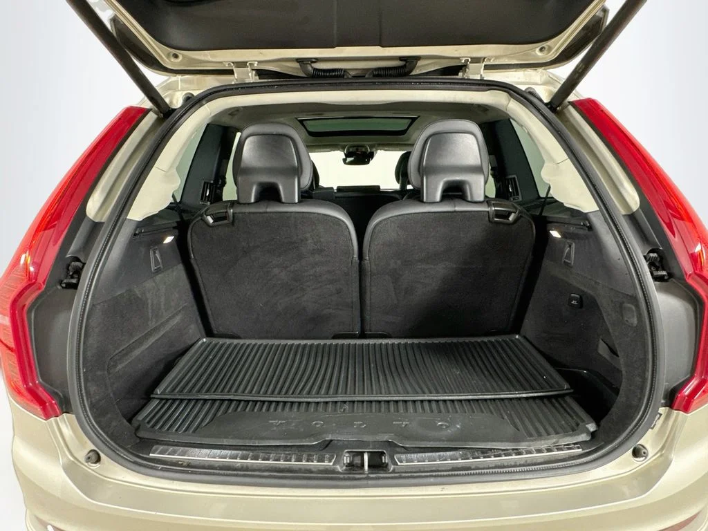 Used 2016  Volvo T6 Momentum image 31