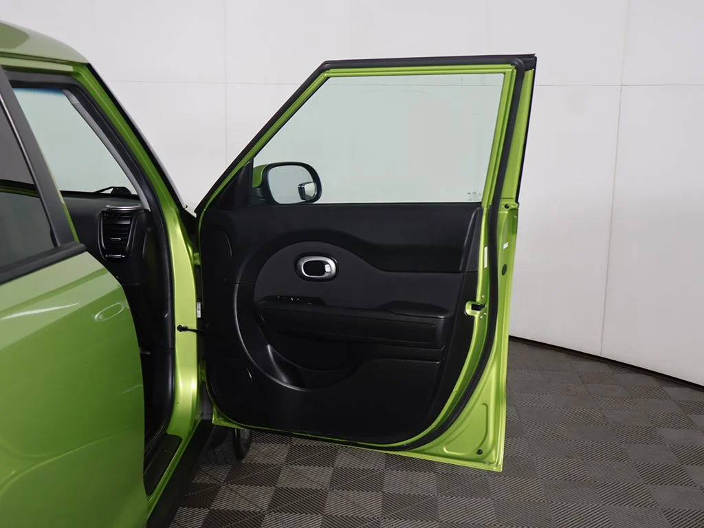 Used 2014 Green Kia Base image 14