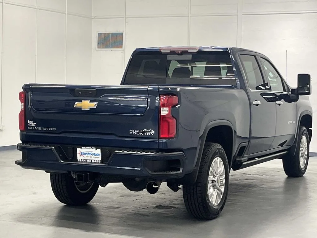 Used 2022 Northsky Blue Metallic Chevrolet High Country image 8
