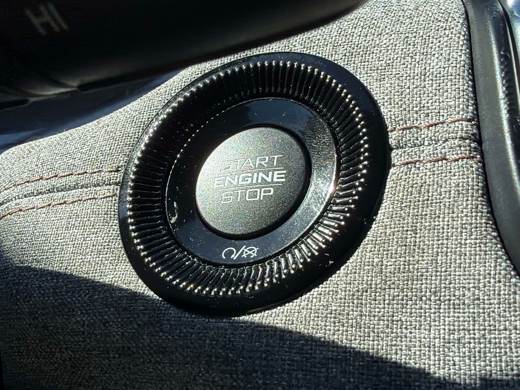 Used 2022 Black Jeep Latitude Lux image 25