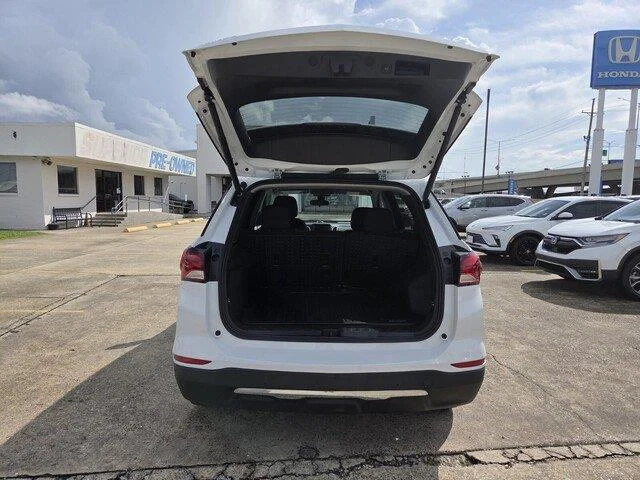Used 2023 Summit White Chevrolet LT image 27