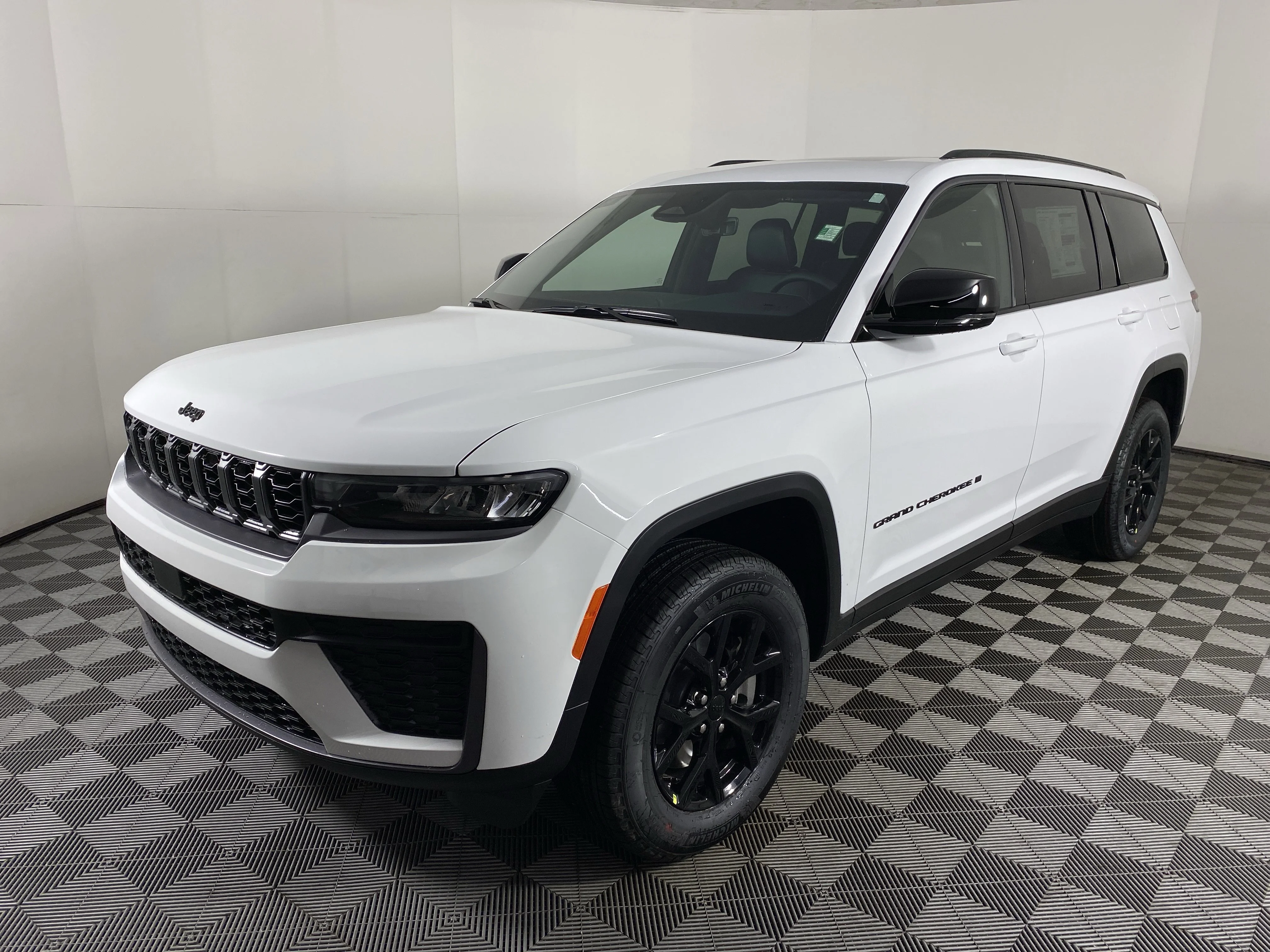 New 2026 Bright White Clear-Coat Exterior Paint Jeep Altitude image 11