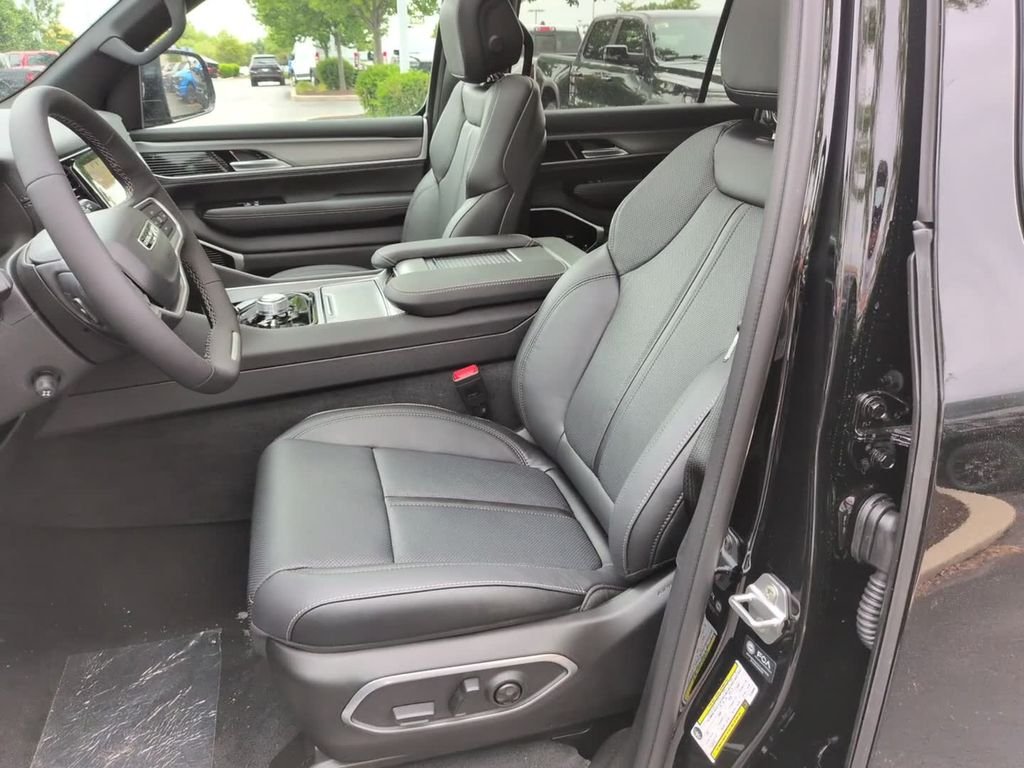 New 2026 High Gloss Black Jeep Limited Altitude image 17