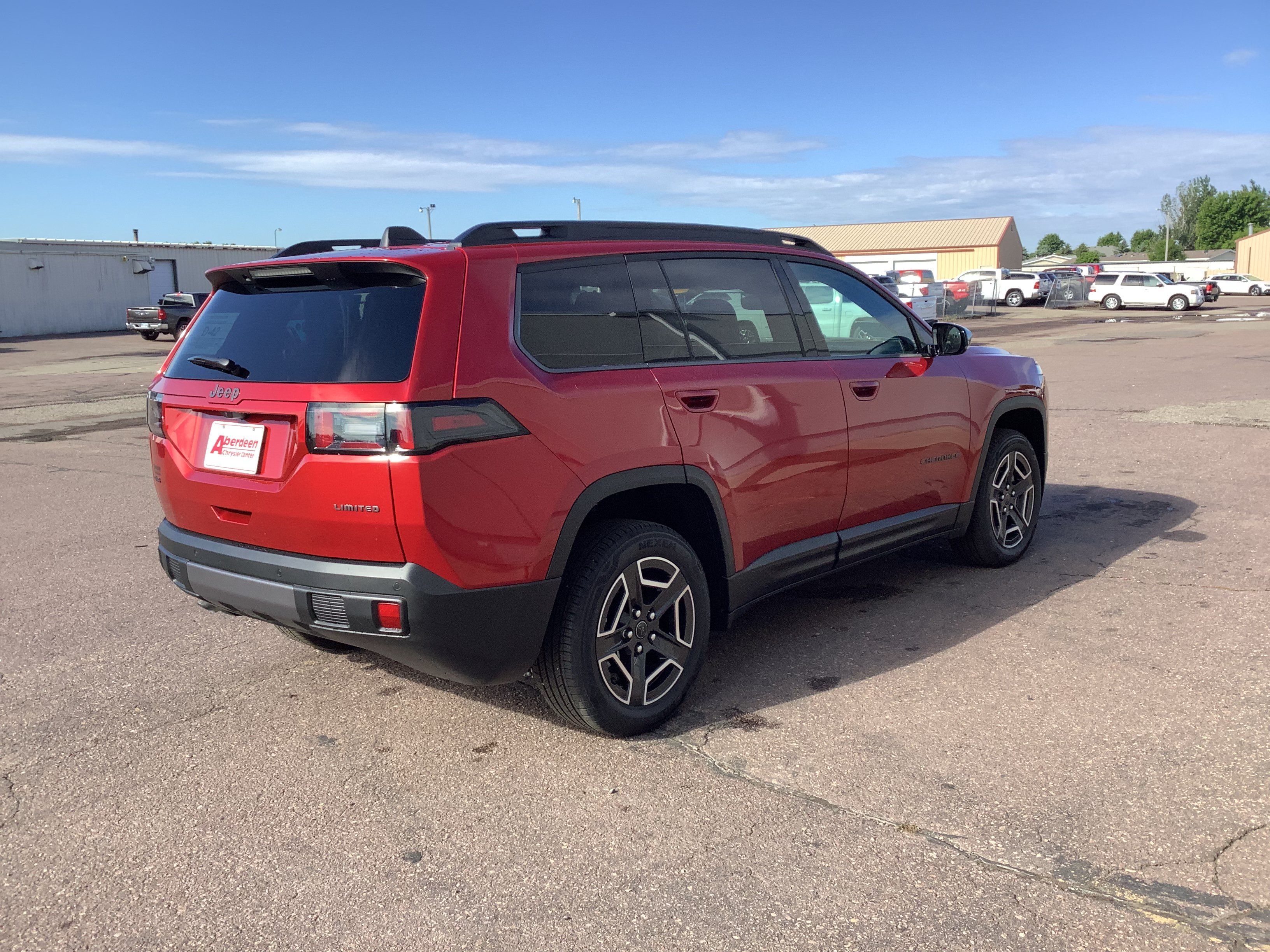 New 2026 Red Hot Pearl-Coat Exterior Paint Jeep Limited image 4