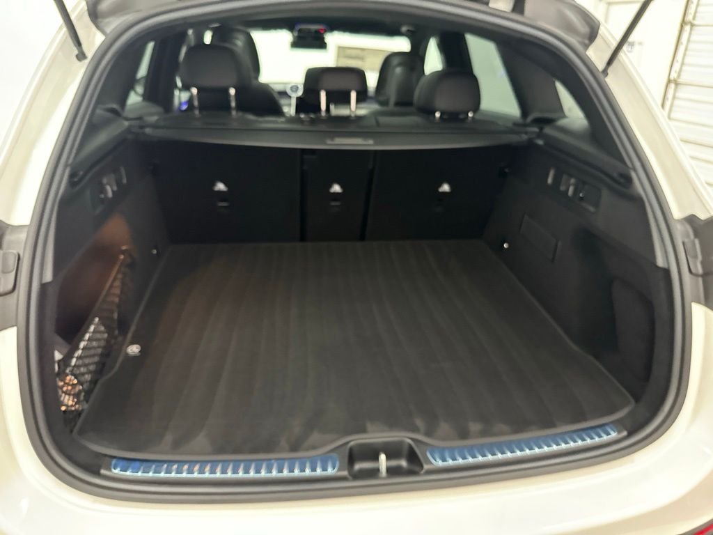 New 2027 Polar White Mercedes-Benz GLC 300 image 28
