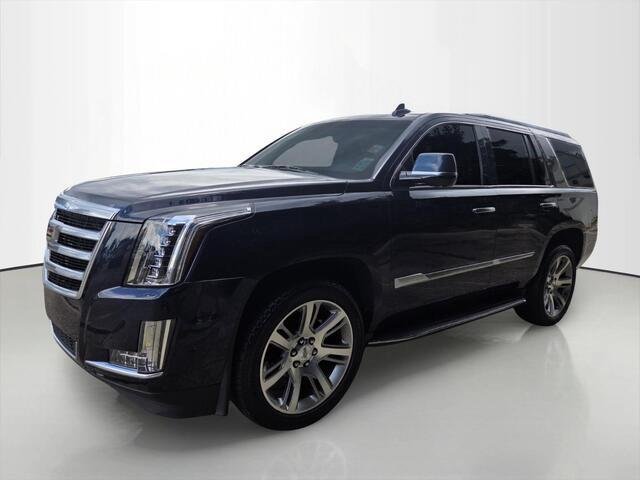 Used 2017 Dark Adriatic Blue Metallic Cadillac Luxury image 9