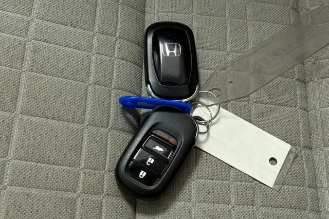 Used 2023 Lunar Silver Metallic Honda LX image 13