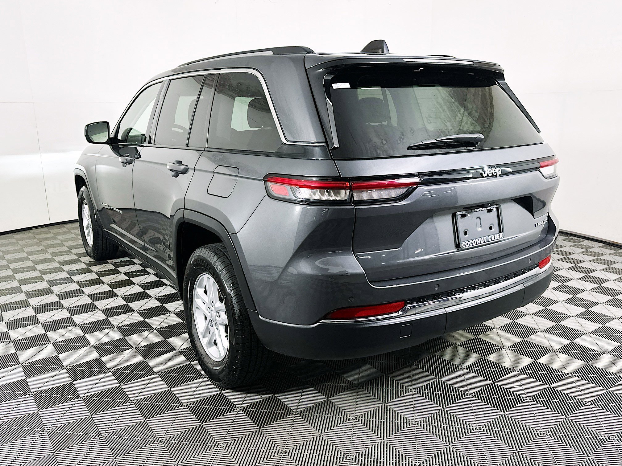 2023 Jeep Grand thumbnail 7