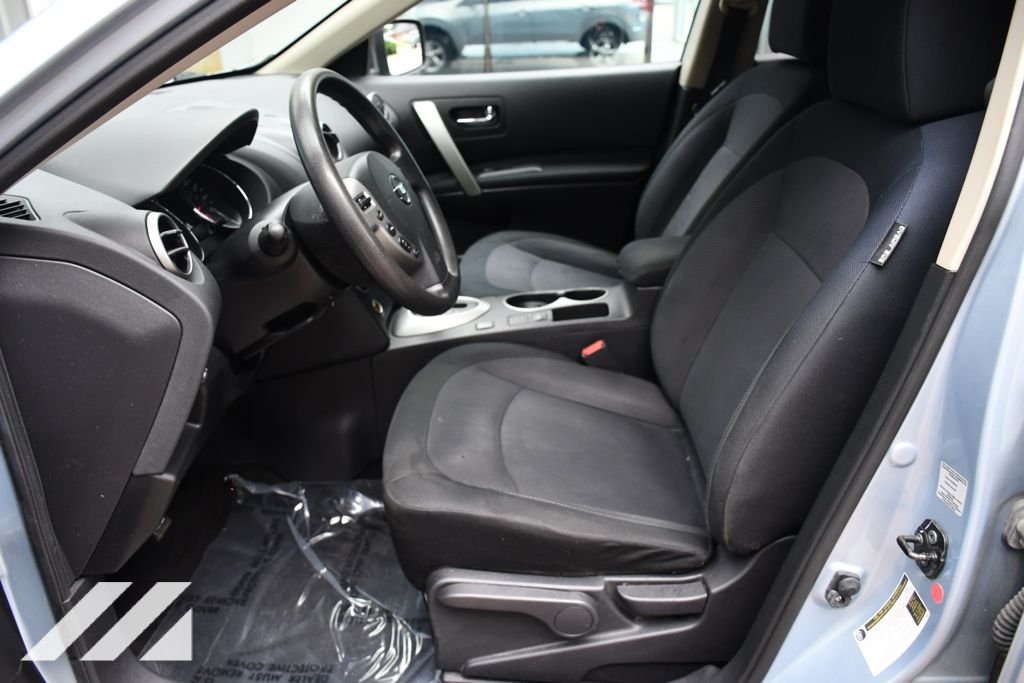 Used 2013 Blue Nissan S image 21