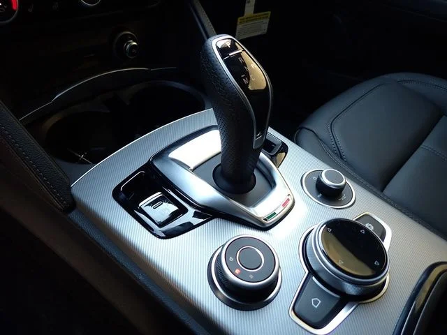 2025 Alfa Romeo Stelvio Base - Photo 18