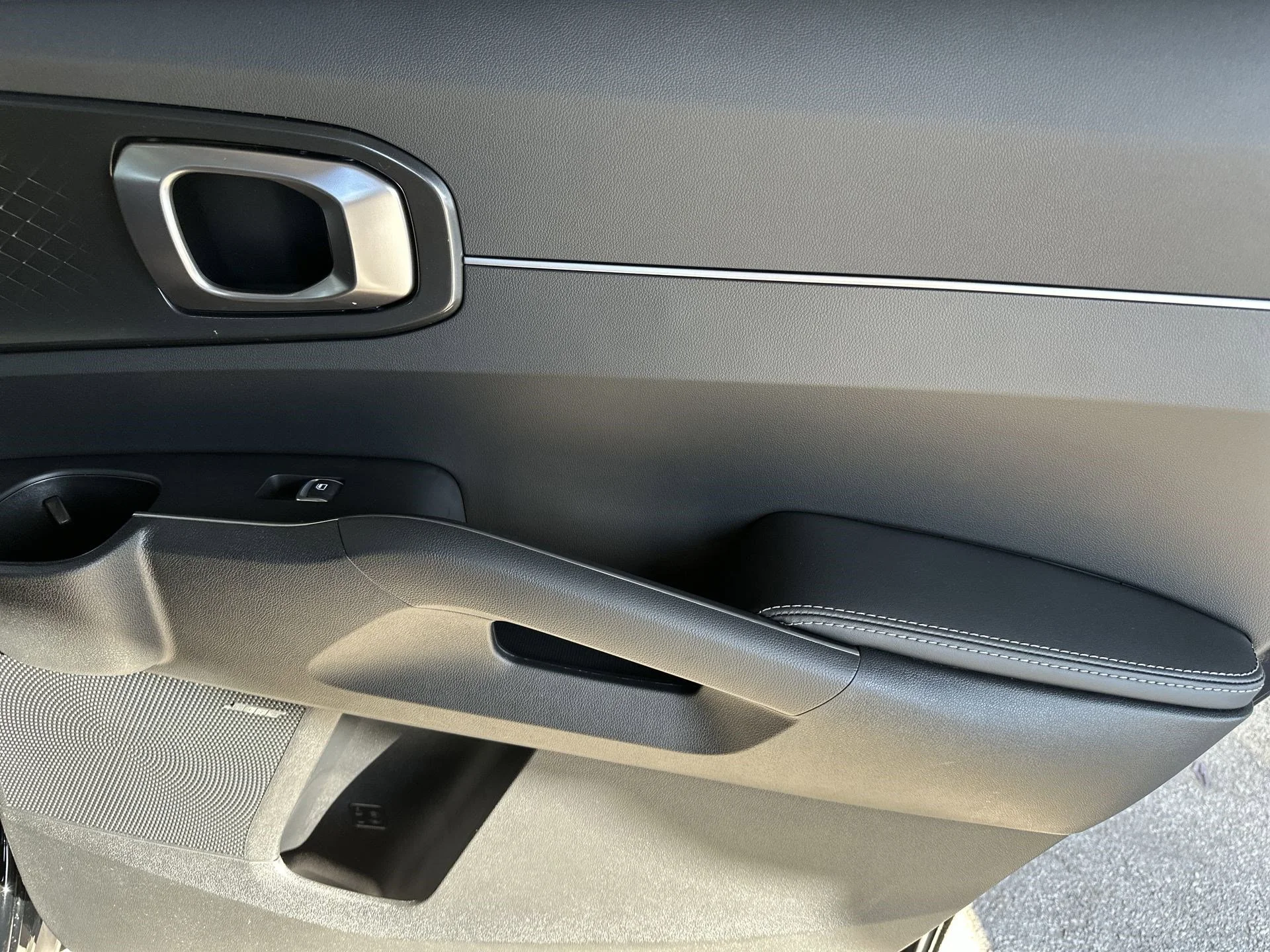 New 2026 Glacial White Pearl Kia EX image 30