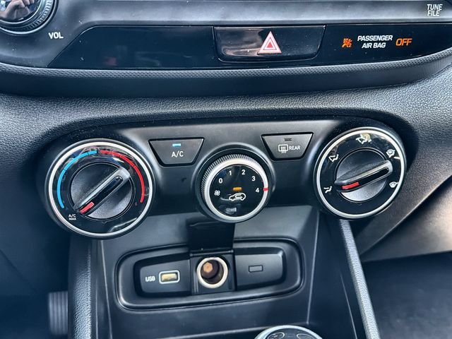Used 2022 Gray Hyundai SE image 18