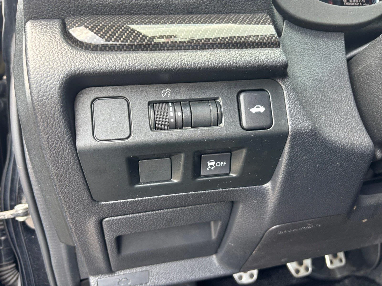 Used 2018 Crystal Black Silica Subaru Base image 32