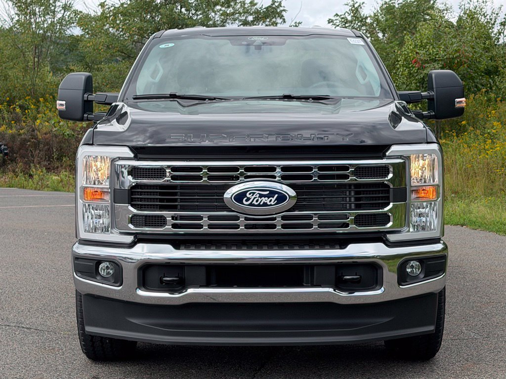 New 2027 Agate Black Metallic Ford F-250® XLT image 18