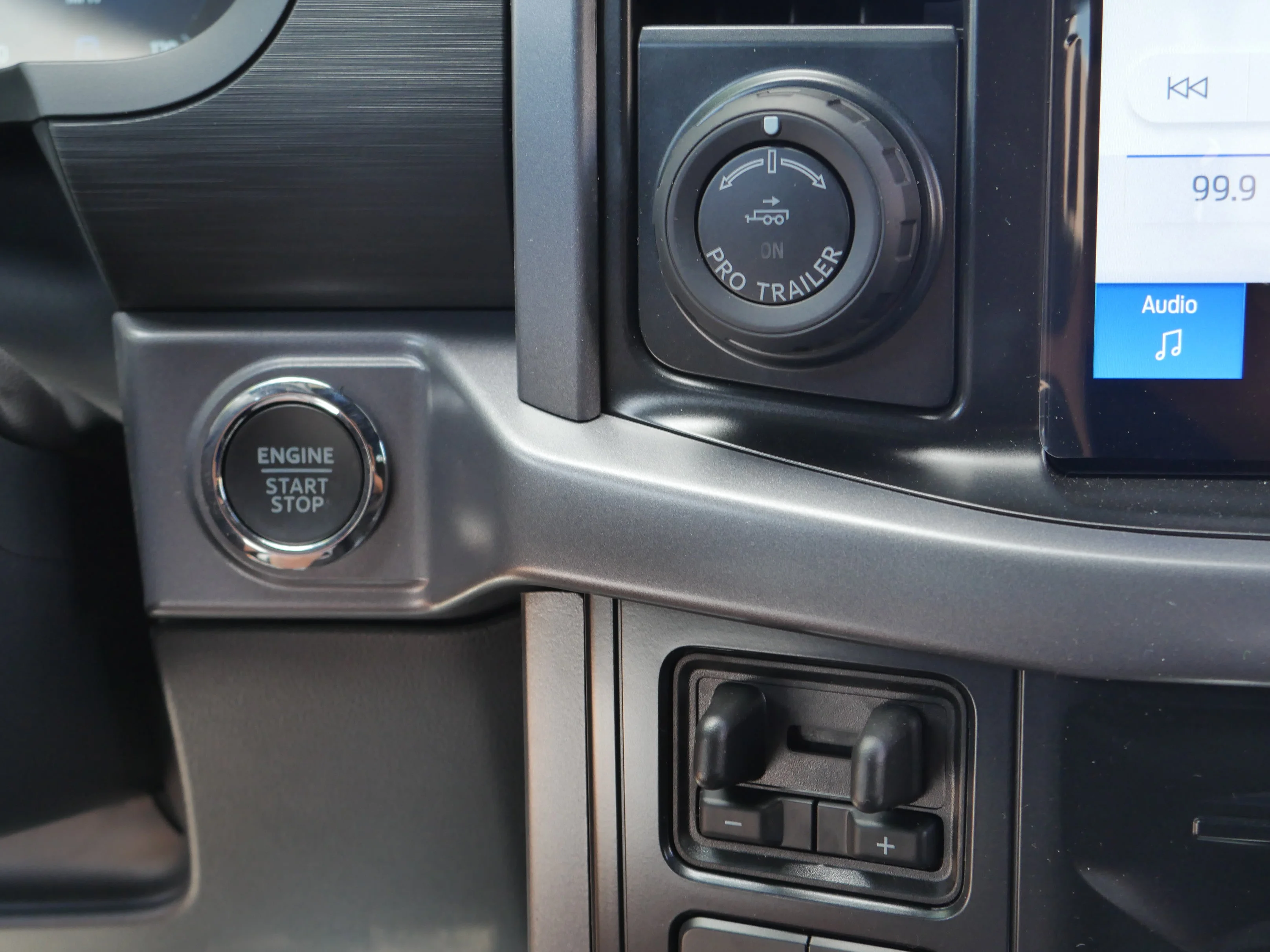 New 2026 Agate Black Metallic Ford XLT image 8