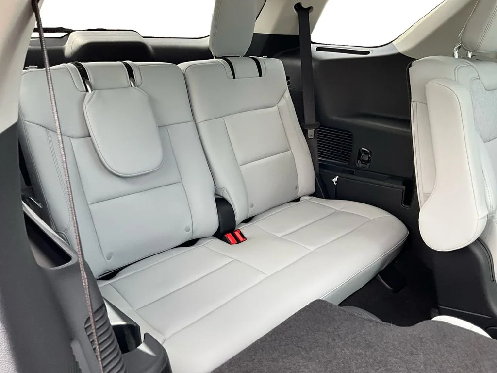New 2026 CARBONIZED GRAY METALLIC Ford Platinum image 14