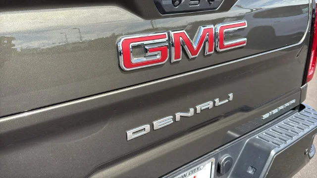 Used 2022 FOREST METALLIC GMC Denali image 30