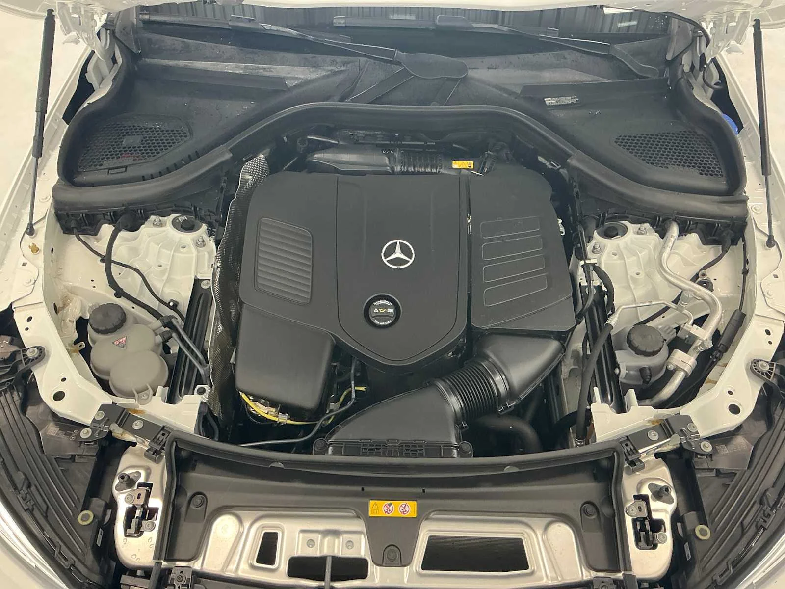 Certified Used 2026 Polar White Mercedes-Benz GLC 300 image 18