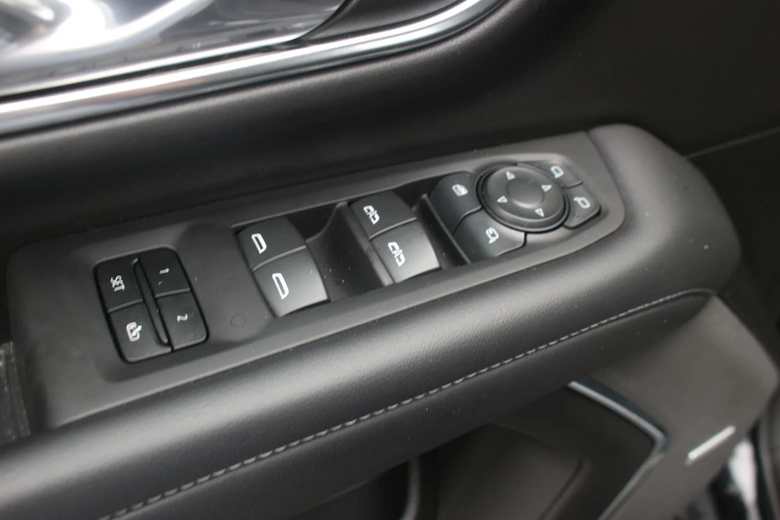 Used 2024 Black Chevrolet Z71 image 17