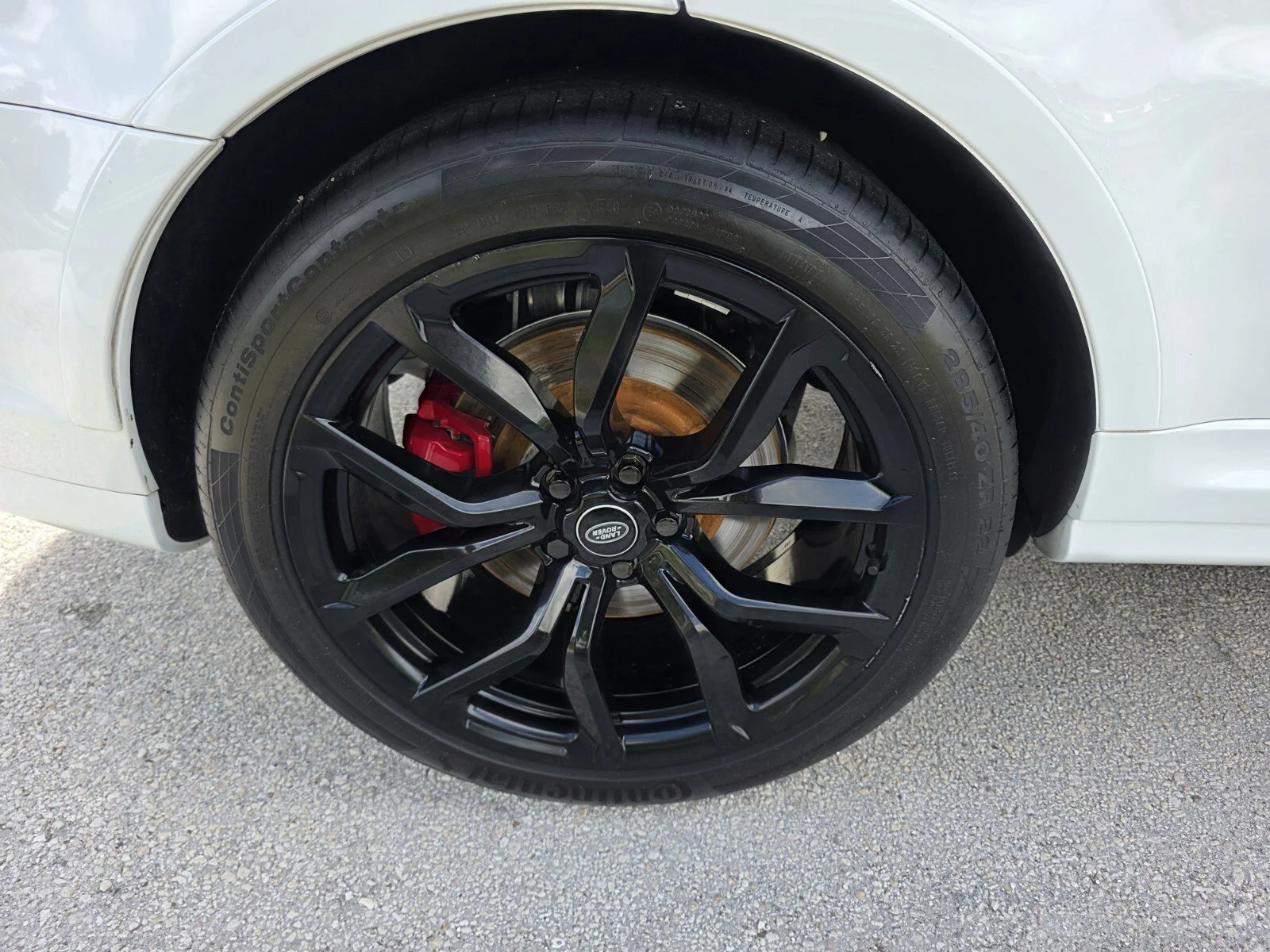 Certified Used 2022 Fuji White Land Rover SVR image 9