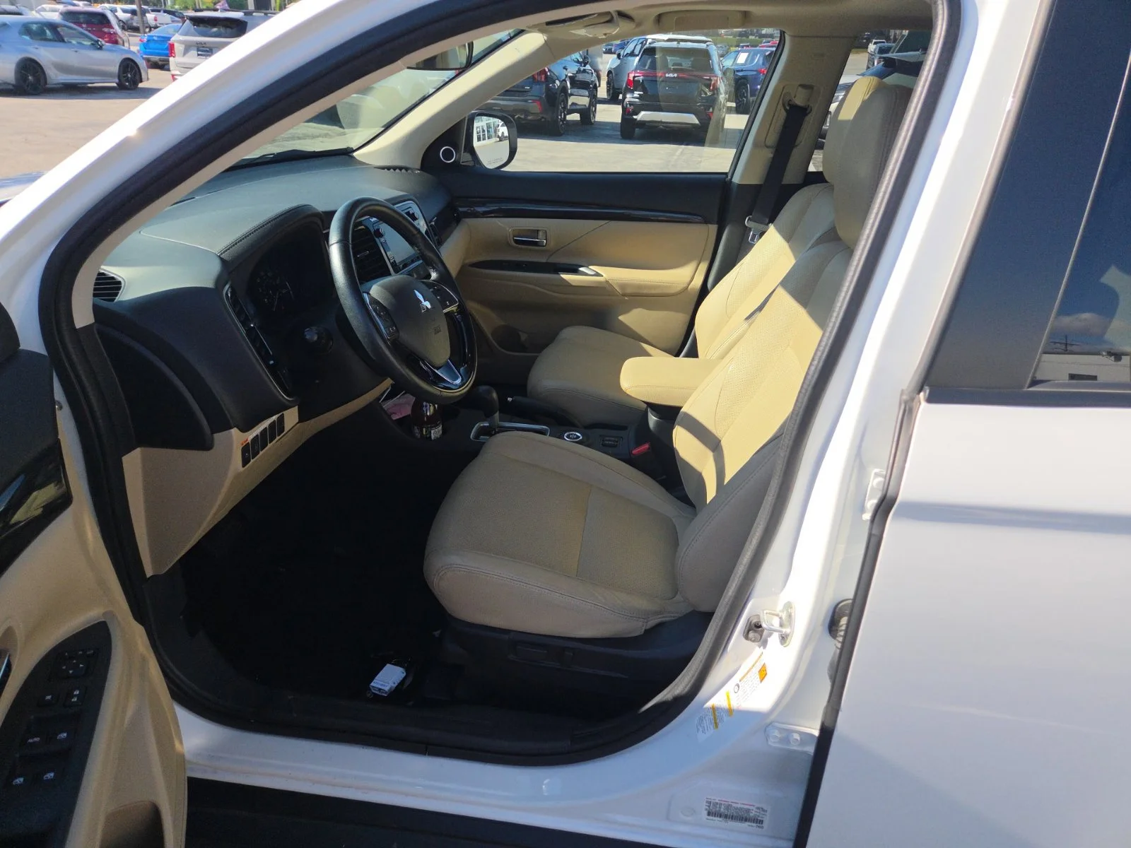 Used 2016 White Mitsubishi SEL image 5
