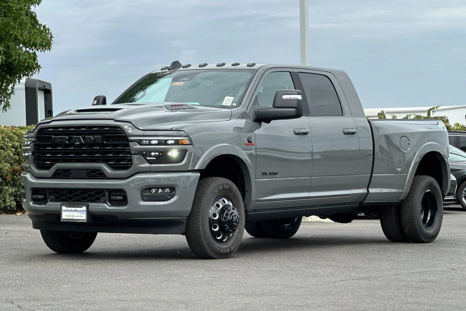 New 2027 Ceramic Gray Clear-Coat Paint RAM Limited image 7