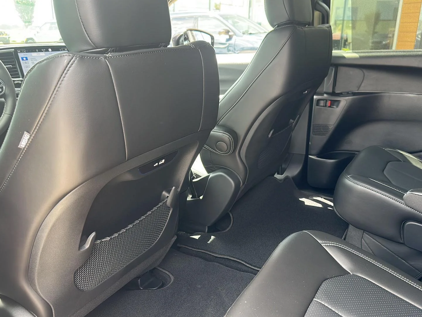 2026 Chrysler Pacifica Select - Photo 28