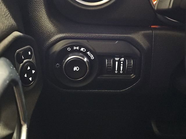 2022 Jeep Wrangler Unlimited Sahara - Photo 19