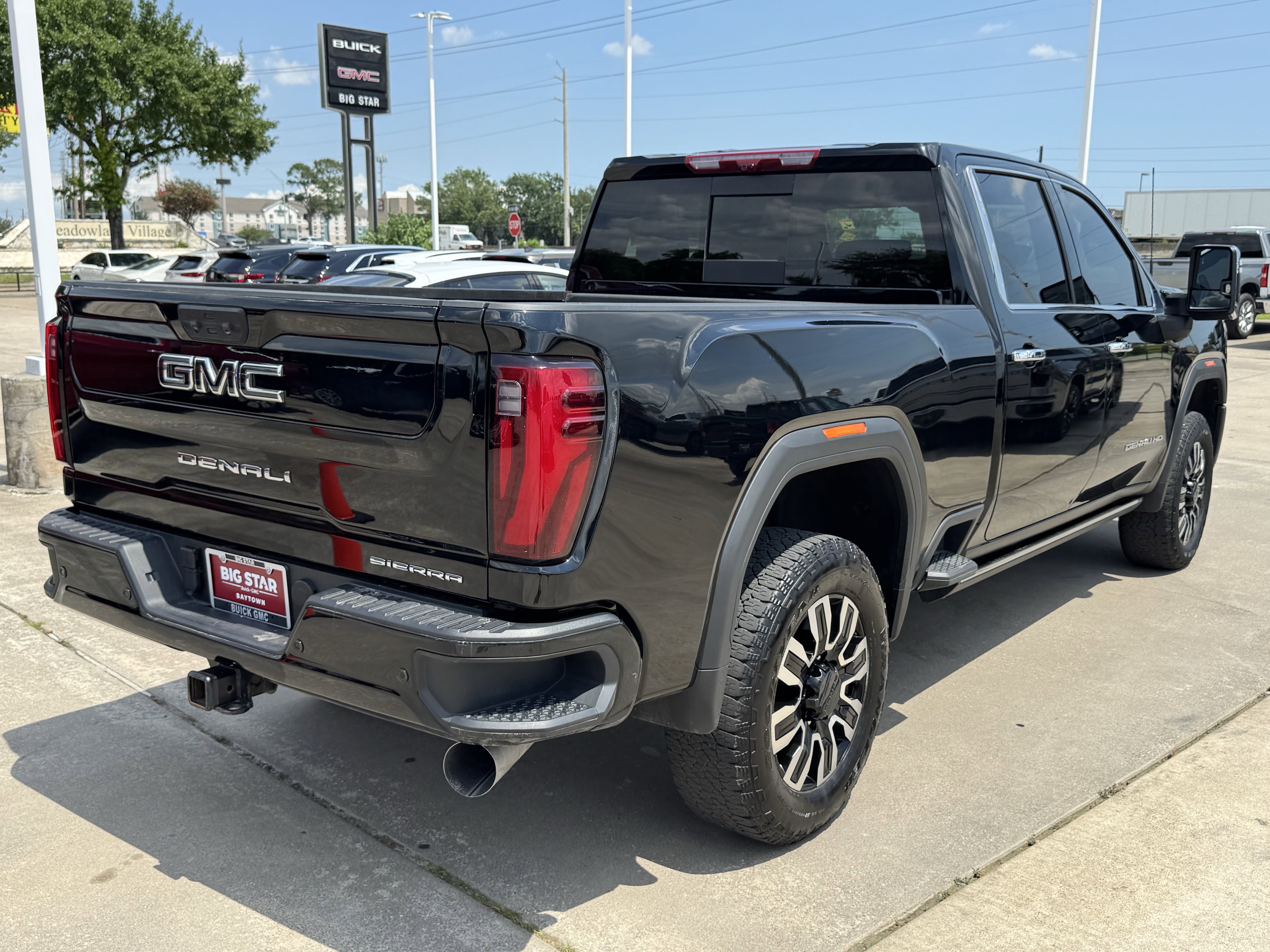 Used 2025 Onyx Black GMC Denali Ultimate image 7