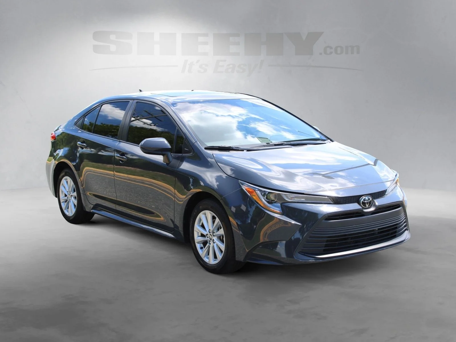Used 2023  Toyota LE image 2