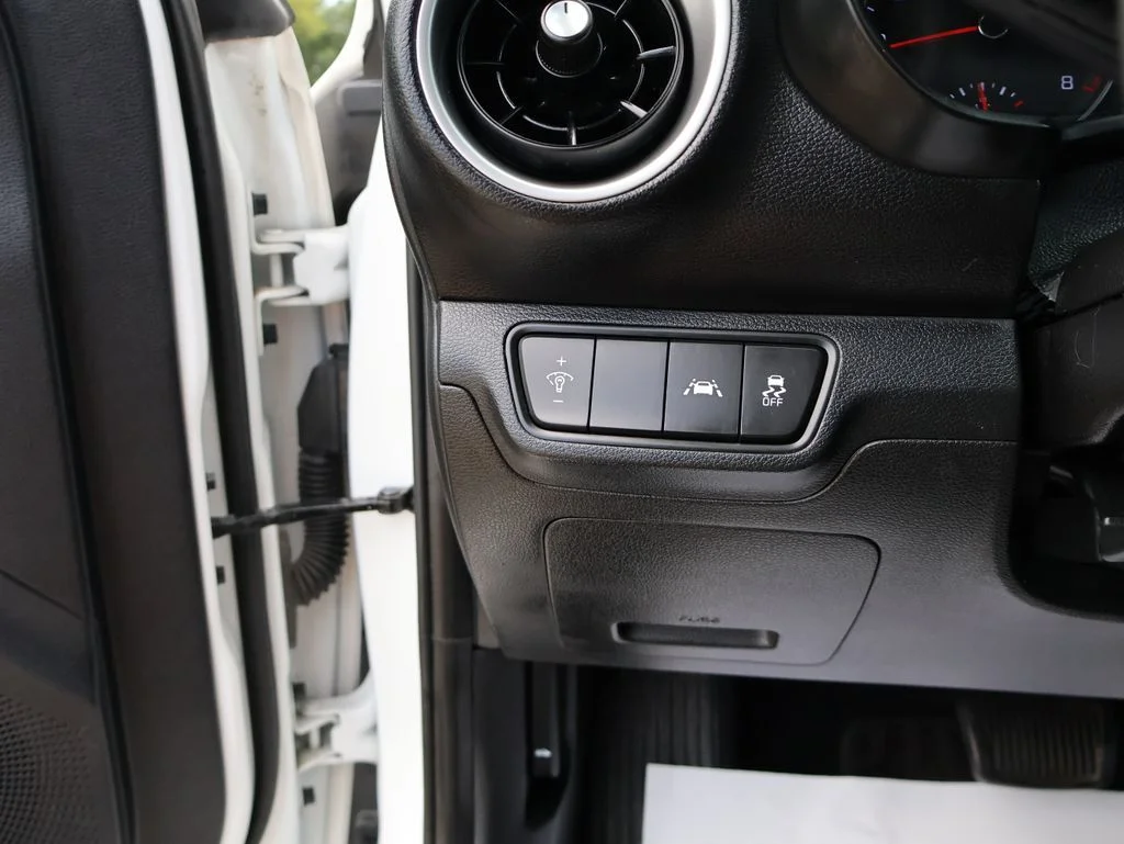 Used 2021 White Kia LXS image 30