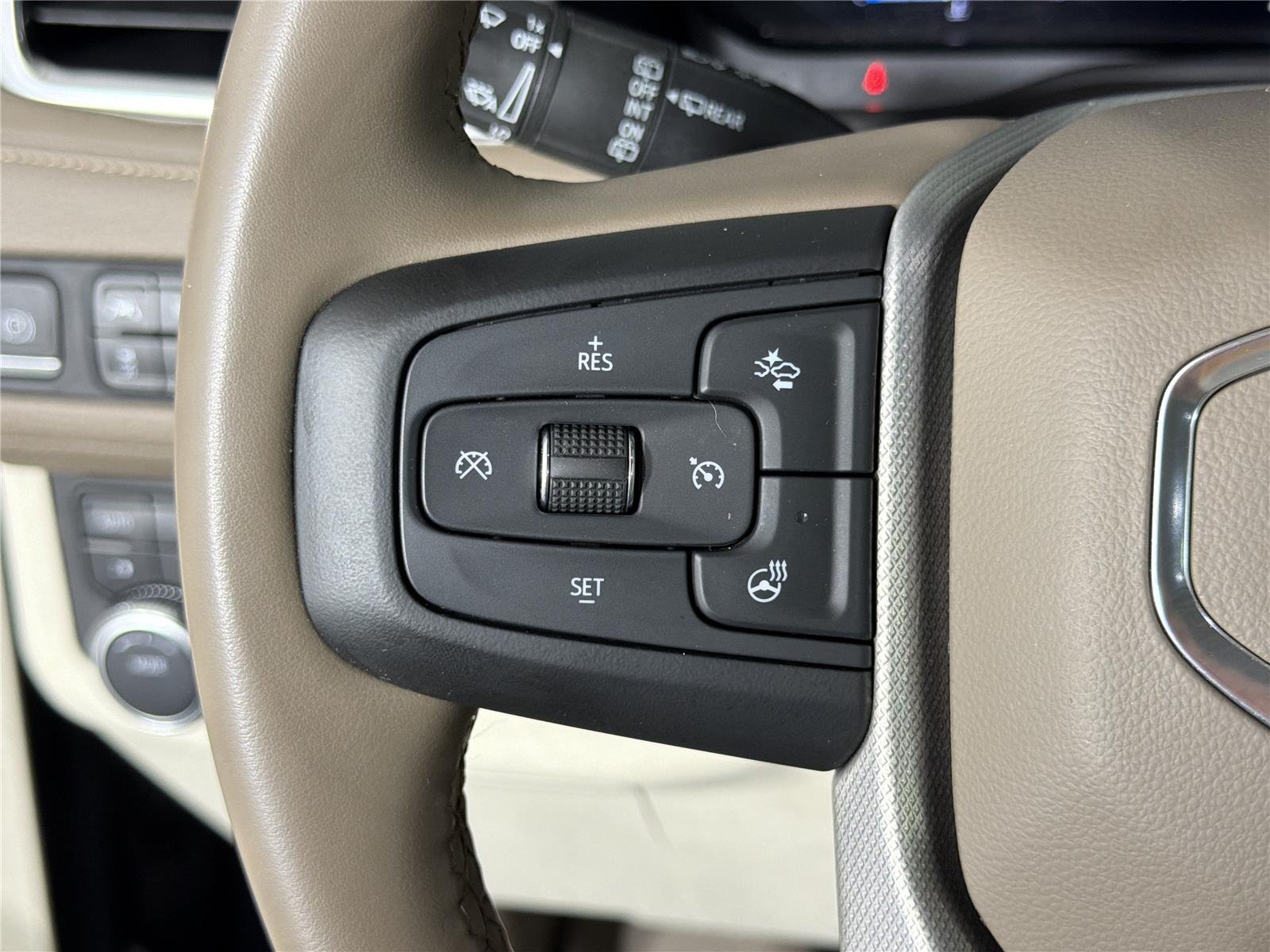 2023 GMC Yukon Denali - Photo 29