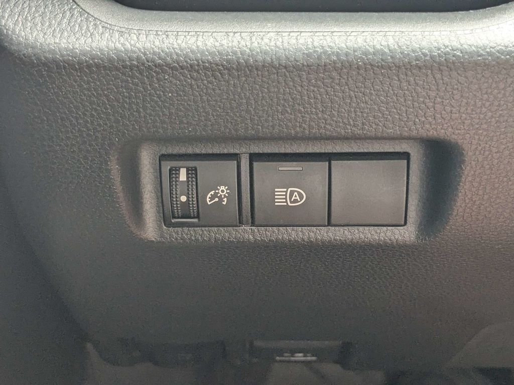 Used 2022 White Toyota XLE image 25