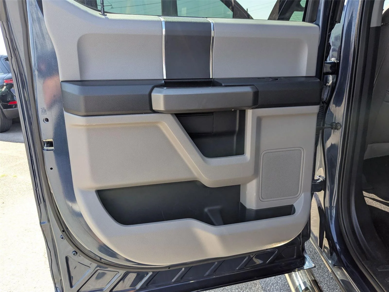 Used 2018 Blue Jeans Metallic Ford XLT image 25