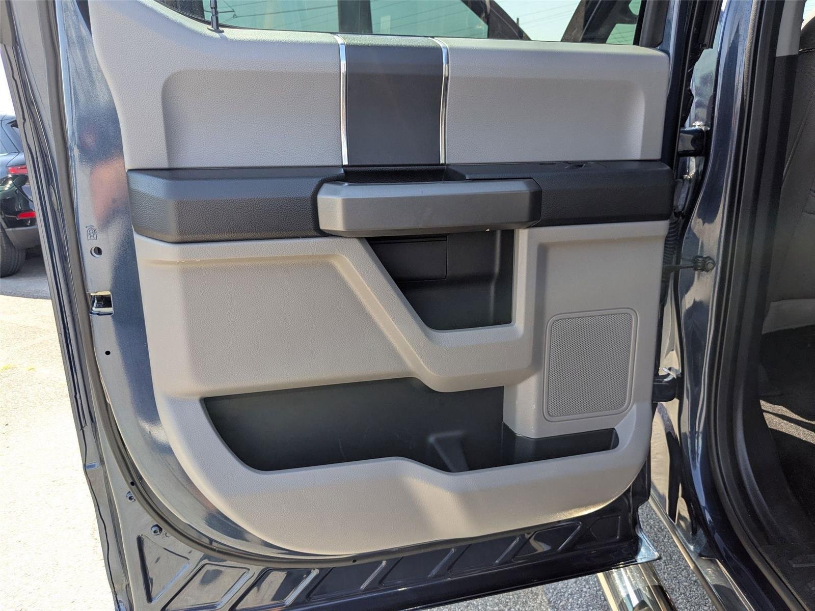 Used 2018 Blue Jeans Metallic Ford XLT image 25