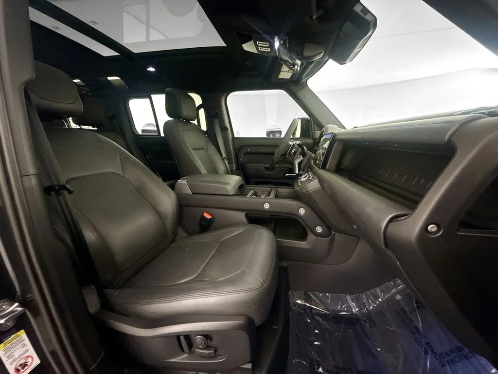Certified Used 2024 Gray Land Rover V8 image 27